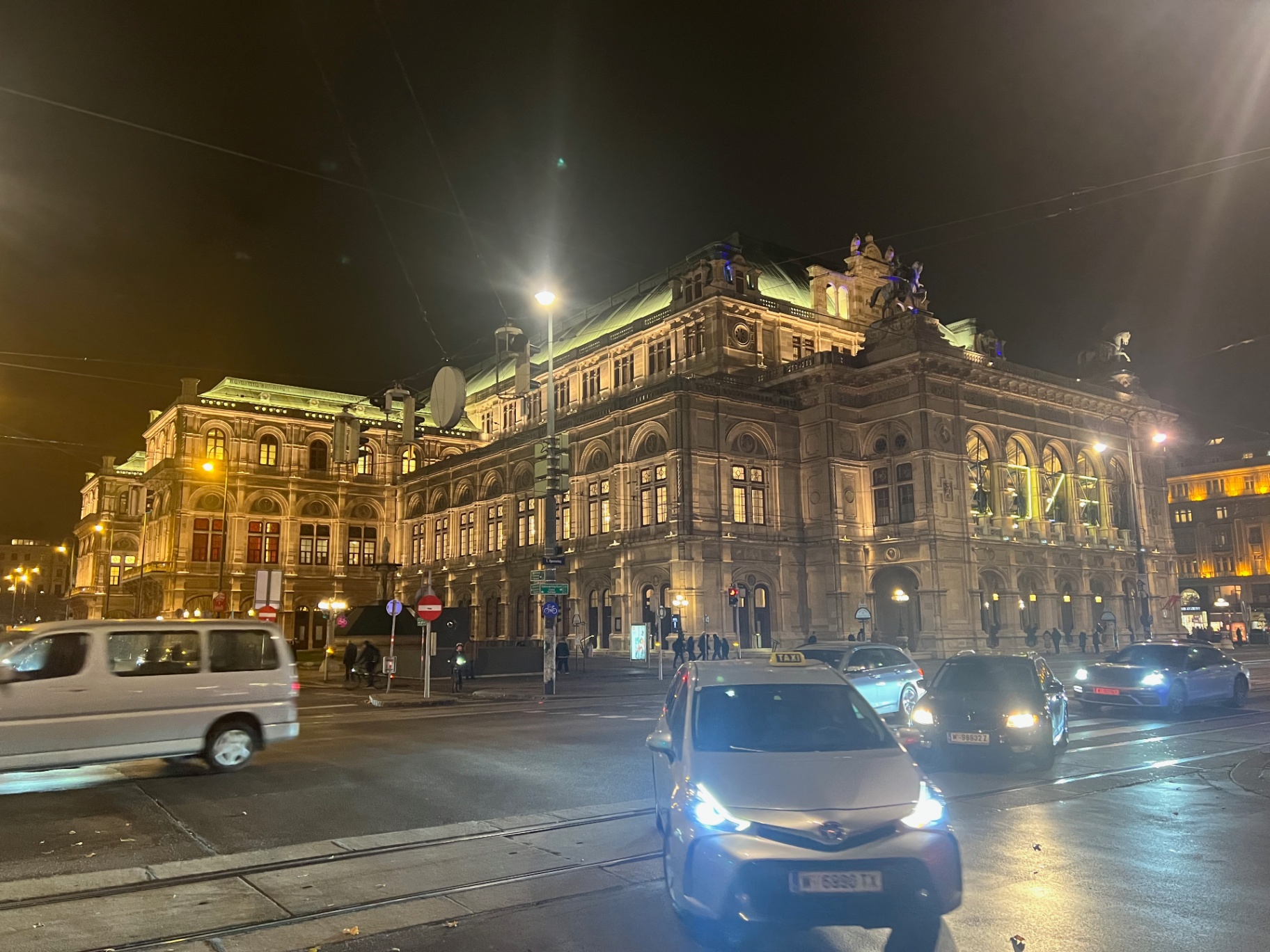 Vienna — Vienna State Opera lit up over the Ringstrasse.